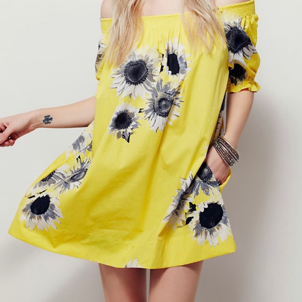 LIKE NEW Free People Clementine Mini Dress 💛🌻